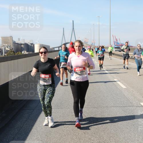03.10.2025 - Köhlbrandbrückenlauf Yannick Fuchs http://msf.ph/oto/9185473 03.10.2025 12:04:16 Position 3 5297, 5231 meine-sportfotos.de