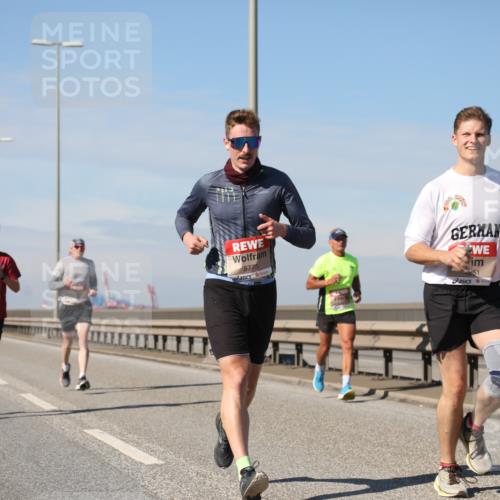 03.10.2025 - Köhlbrandbrückenlauf Yannick Fuchs http://msf.ph/oto/9185477 03.10.2025 11:43:06 Position 3 5775, 51 meine-sportfotos.de