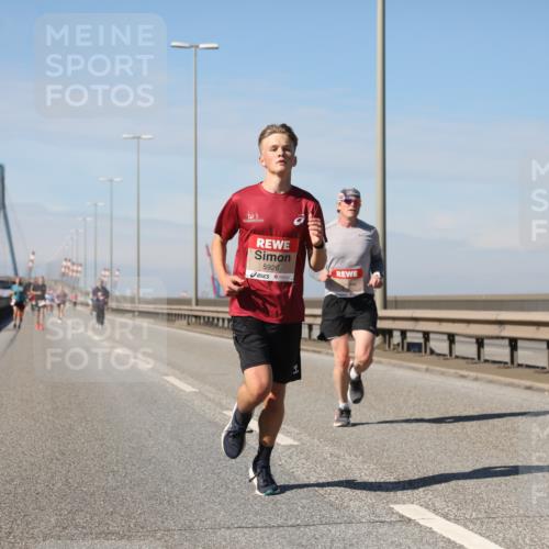03.10.2025 - Köhlbrandbrückenlauf Yannick Fuchs http://msf.ph/oto/9185492 03.10.2025 11:43:08 Position 3 5926 meine-sportfotos.de