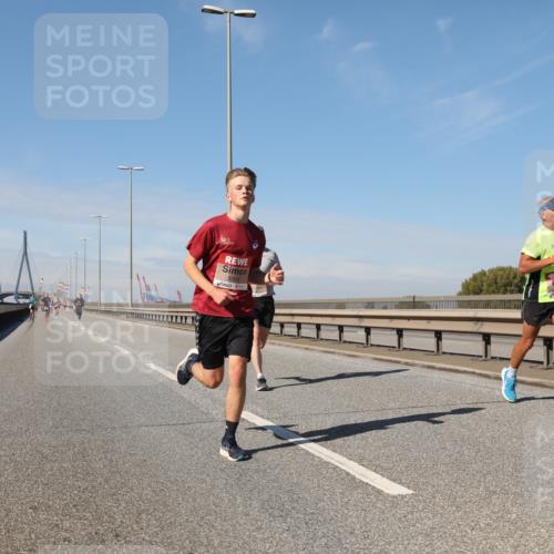 03.10.2025 - Köhlbrandbrückenlauf Yannick Fuchs http://msf.ph/oto/9185498 03.10.2025 11:43:09 Position 3 5926 meine-sportfotos.de