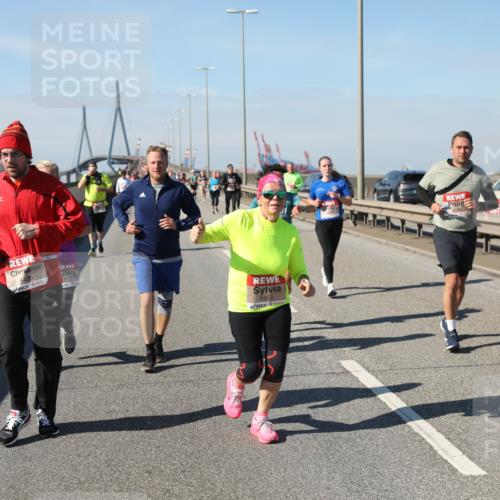 03.10.2025 - Köhlbrandbrückenlauf Yannick Fuchs http://msf.ph/oto/9185499 03.10.2025 12:04:20 Position 3 5436, 6553, 6180, 1223 meine-sportfotos.de