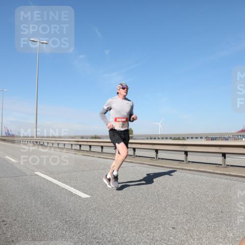 03.10.2025 - Köhlbrandbrückenlauf Yannick Fuchs http://msf.ph/oto/9185502 03.10.2025 11:43:10 Position 3 6767 meine-sportfotos.de