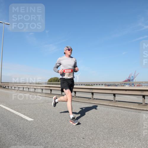 03.10.2025 - Köhlbrandbrückenlauf Yannick Fuchs http://msf.ph/oto/9185504 03.10.2025 11:43:10 Position 3 6767 meine-sportfotos.de