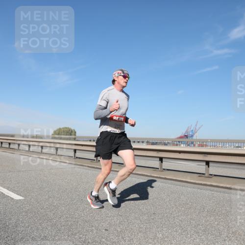 03.10.2025 - Köhlbrandbrückenlauf Yannick Fuchs http://msf.ph/oto/9185506 03.10.2025 11:43:10 Position 3 6767 meine-sportfotos.de