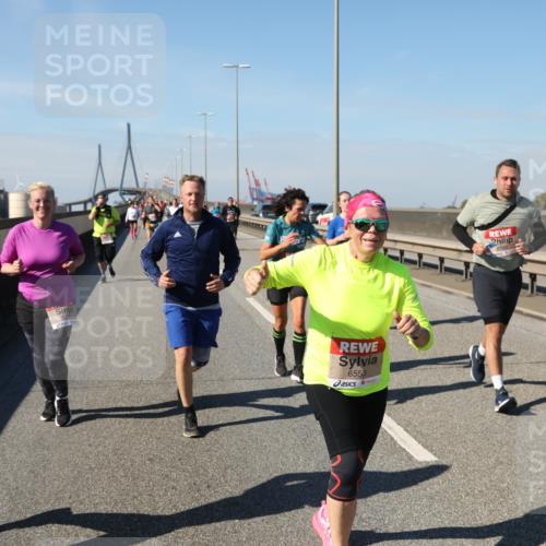 03.10.2025 - Köhlbrandbrückenlauf Yannick Fuchs http://msf.ph/oto/9185507 03.10.2025 12:04:21 Position 3 5436, 6553, 6180 meine-sportfotos.de
