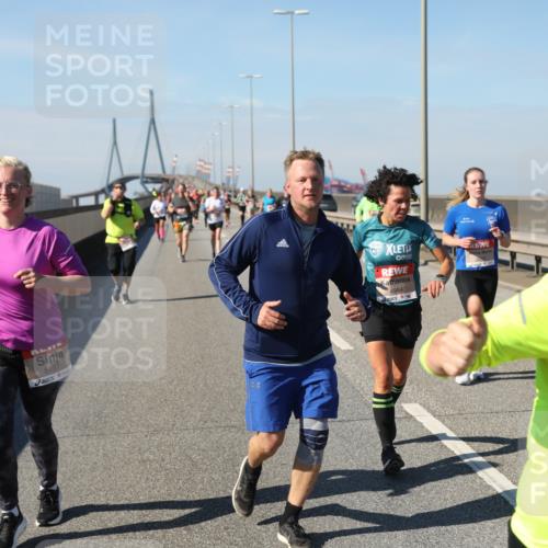 03.10.2025 - Köhlbrandbrückenlauf Yannick Fuchs http://msf.ph/oto/9185510 03.10.2025 12:04:22 Position 3 5127, 4984, 6553 meine-sportfotos.de
