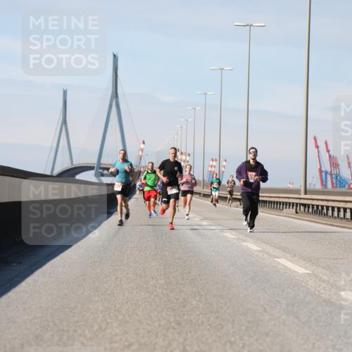 03.10.2025 - Köhlbrandbrückenlauf Yannick Fuchs http://msf.ph/oto/9185515 03.10.2025 11:43:14 Position 3 21 meine-sportfotos.de