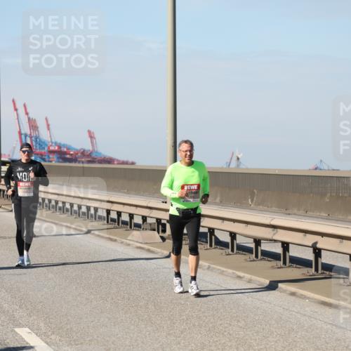 03.10.2025 - Köhlbrandbrückenlauf Yannick Fuchs http://msf.ph/oto/9185524 03.10.2025 12:04:24 Position 3  meine-sportfotos.de