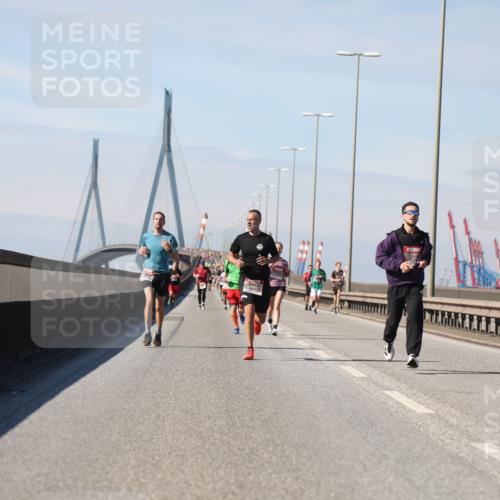 03.10.2025 - Köhlbrandbrückenlauf Yannick Fuchs http://msf.ph/oto/9185525 03.10.2025 11:43:16 Position 3  meine-sportfotos.de