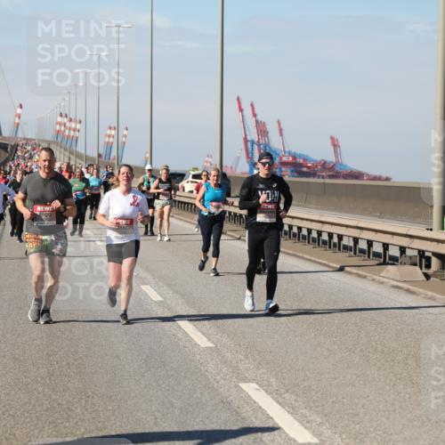 03.10.2025 - Köhlbrandbrückenlauf Yannick Fuchs http://msf.ph/oto/9185526 03.10.2025 12:04:24 Position 3  meine-sportfotos.de