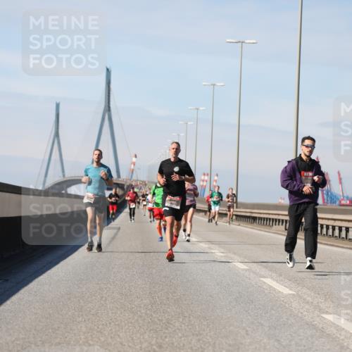 03.10.2025 - Köhlbrandbrückenlauf Yannick Fuchs http://msf.ph/oto/9185533 03.10.2025 11:43:16 Position 3  meine-sportfotos.de