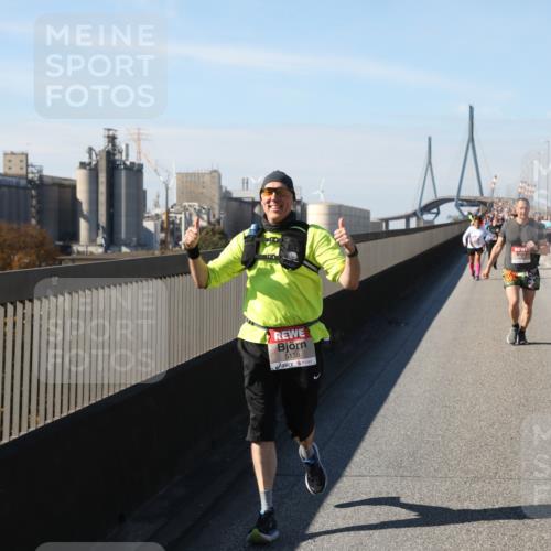 03.10.2025 - Köhlbrandbrückenlauf Yannick Fuchs http://msf.ph/oto/9185541 03.10.2025 12:04:26 Position 3 5138 meine-sportfotos.de