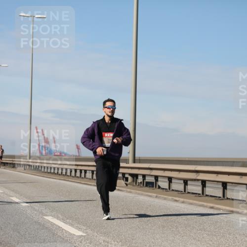 03.10.2025 - Köhlbrandbrückenlauf Yannick Fuchs http://msf.ph/oto/9185543 03.10.2025 11:43:18 Position 3  meine-sportfotos.de
