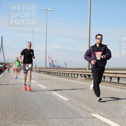 03.10.2025 - Köhlbrandbrückenlauf Yannick Fuchs http://msf.ph/oto/9185545 03.10.2025 11:43:19 Position 3 681 meine-sportfotos.de