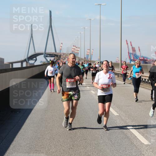 03.10.2025 - Köhlbrandbrückenlauf Yannick Fuchs http://msf.ph/oto/9185546 03.10.2025 12:04:26 Position 3 5432 meine-sportfotos.de