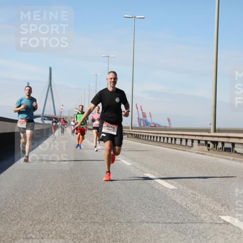 03.10.2025 - Köhlbrandbrückenlauf Yannick Fuchs http://msf.ph/oto/9185549 03.10.2025 11:43:19 Position 3 4368, 681 meine-sportfotos.de