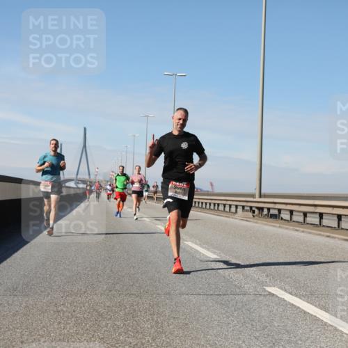 03.10.2025 - Köhlbrandbrückenlauf Yannick Fuchs http://msf.ph/oto/9185555 03.10.2025 11:43:20 Position 3  meine-sportfotos.de