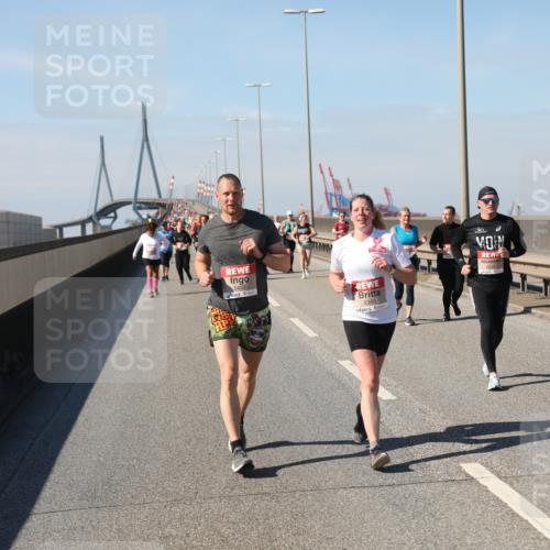 03.10.2025 - Köhlbrandbrückenlauf Yannick Fuchs http://msf.ph/oto/9185562 03.10.2025 12:04:28 Position 3 5432, 5350 meine-sportfotos.de