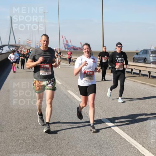 03.10.2025 - Köhlbrandbrückenlauf Yannick Fuchs http://msf.ph/oto/9185564 03.10.2025 12:04:29 Position 3 5432, 5350 meine-sportfotos.de