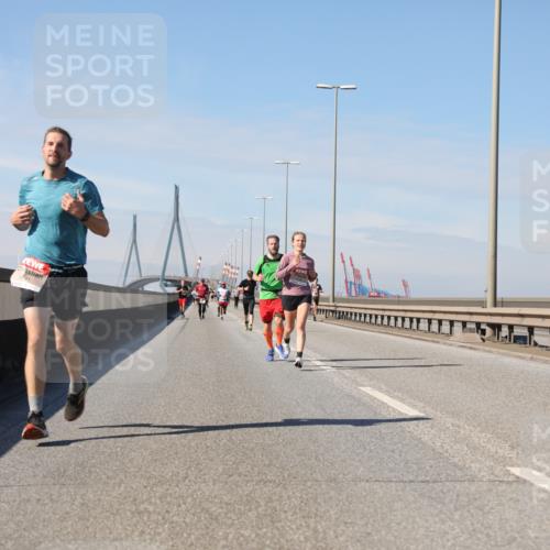 03.10.2025 - Köhlbrandbrückenlauf Yannick Fuchs http://msf.ph/oto/9185566 03.10.2025 11:43:22 Position 3  meine-sportfotos.de