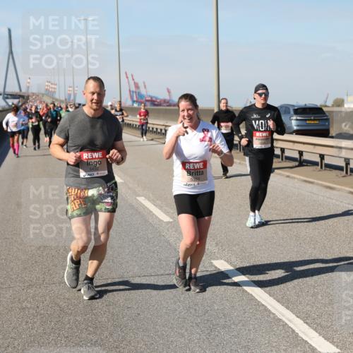 03.10.2025 - Köhlbrandbrückenlauf Yannick Fuchs http://msf.ph/oto/9185567 03.10.2025 12:04:29 Position 3 5432, 5350 meine-sportfotos.de