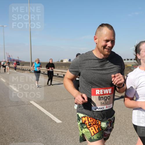 03.10.2025 - Köhlbrandbrückenlauf Yannick Fuchs http://msf.ph/oto/9185585 03.10.2025 12:04:30 Position 3 5432, 5350 meine-sportfotos.de