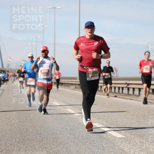 03.10.2025 - Köhlbrandbrückenlauf Yannick Fuchs http://msf.ph/oto/9185639 03.10.2025 11:43:32 Position 3 6617 meine-sportfotos.de
