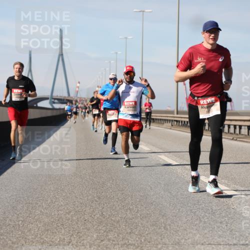 03.10.2025 - Köhlbrandbrückenlauf Yannick Fuchs http://msf.ph/oto/9185640 03.10.2025 11:43:33 Position 3 6617 meine-sportfotos.de