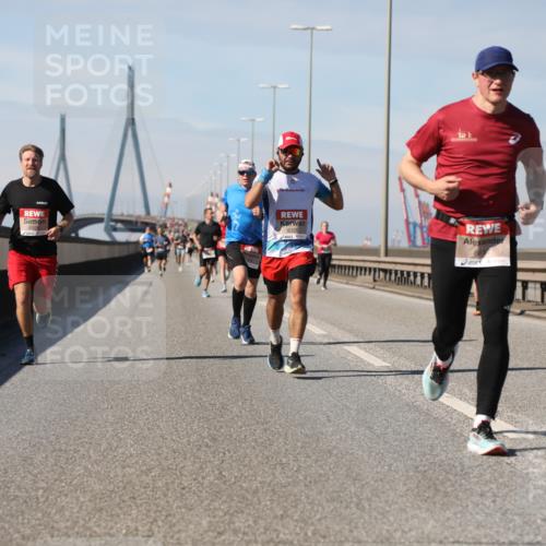 03.10.2025 - Köhlbrandbrückenlauf Yannick Fuchs http://msf.ph/oto/9185642 03.10.2025 11:43:33 Position 3 6325 meine-sportfotos.de