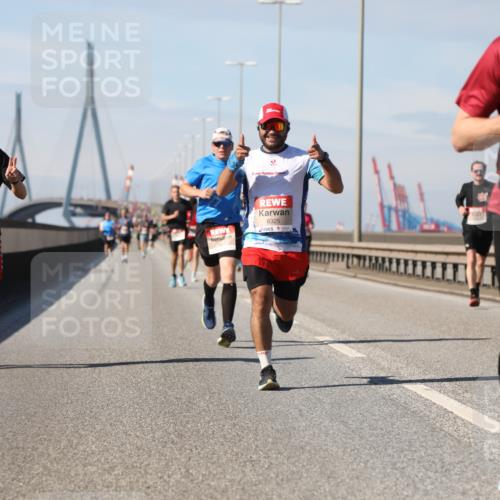 03.10.2025 - Köhlbrandbrückenlauf Yannick Fuchs http://msf.ph/oto/9185648 03.10.2025 11:43:33 Position 3 6329, 6325, 661 meine-sportfotos.de