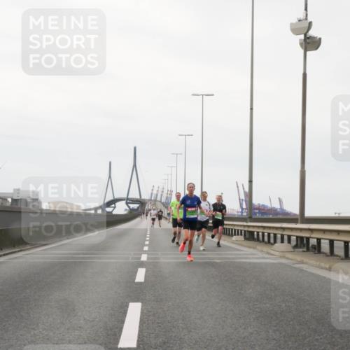 03.10.2025 - Köhlbrandbrückenlauf Matties Gatica Varas http://msf.ph/oto/9185649 03.10.2025 15:42:40 Position 3  meine-sportfotos.de