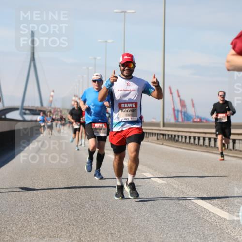 03.10.2025 - Köhlbrandbrückenlauf Yannick Fuchs http://msf.ph/oto/9185652 03.10.2025 11:43:33 Position 3 6329, 18, 6325 meine-sportfotos.de