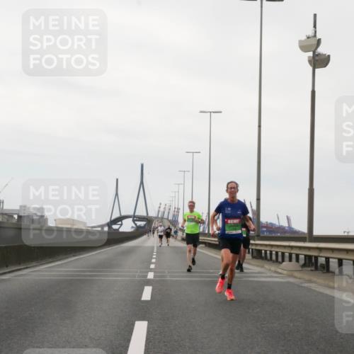 03.10.2025 - Köhlbrandbrückenlauf Matties Gatica Varas http://msf.ph/oto/9185655 03.10.2025 15:42:41 Position 3  meine-sportfotos.de