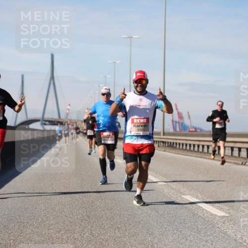 03.10.2025 - Köhlbrandbrückenlauf Yannick Fuchs http://msf.ph/oto/9185656 03.10.2025 11:43:34 Position 3 6325 meine-sportfotos.de