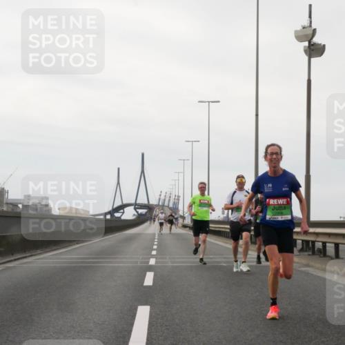 03.10.2025 - Köhlbrandbrückenlauf Matties Gatica Varas http://msf.ph/oto/9185659 03.10.2025 15:42:42 Position 3 31, 9, 7968 meine-sportfotos.de