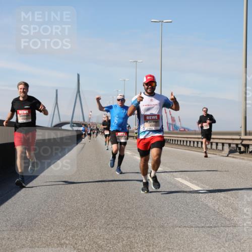 03.10.2025 - Köhlbrandbrückenlauf Yannick Fuchs http://msf.ph/oto/9185660 03.10.2025 11:43:34 Position 3 6329 meine-sportfotos.de