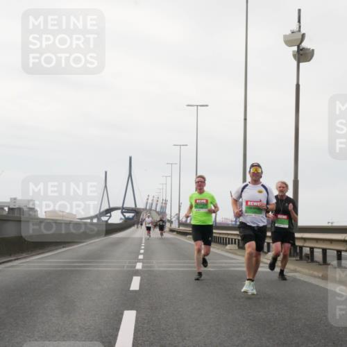 03.10.2025 - Köhlbrandbrückenlauf Matties Gatica Varas http://msf.ph/oto/9185664 03.10.2025 15:42:43 Position 3  meine-sportfotos.de