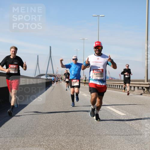 03.10.2025 - Köhlbrandbrückenlauf Yannick Fuchs http://msf.ph/oto/9185666 03.10.2025 11:43:34 Position 3 6329, 6325 meine-sportfotos.de