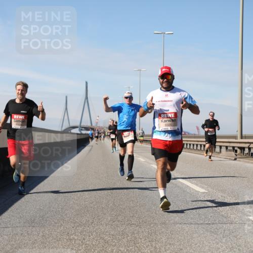 03.10.2025 - Köhlbrandbrückenlauf Yannick Fuchs http://msf.ph/oto/9185671 03.10.2025 11:43:35 Position 3 6329, 6325 meine-sportfotos.de