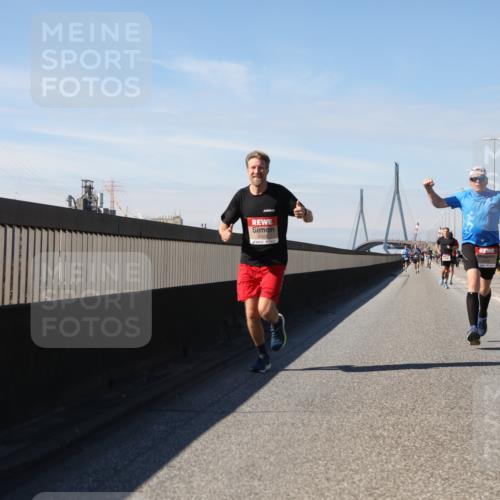 03.10.2025 - Köhlbrandbrückenlauf Yannick Fuchs http://msf.ph/oto/9185673 03.10.2025 11:43:35 Position 3 6329, 6325 meine-sportfotos.de
