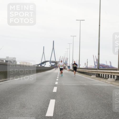 03.10.2025 - Köhlbrandbrückenlauf Matties Gatica Varas http://msf.ph/oto/9185674 03.10.2025 15:42:50 Position 3  meine-sportfotos.de