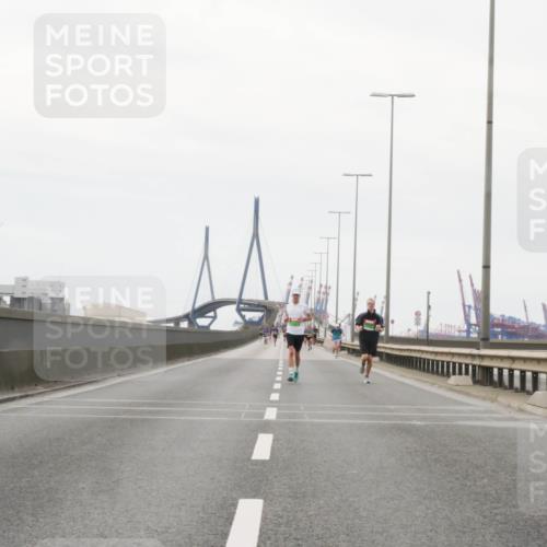 03.10.2025 - Köhlbrandbrückenlauf Matties Gatica Varas http://msf.ph/oto/9185676 03.10.2025 15:42:50 Position 3  meine-sportfotos.de