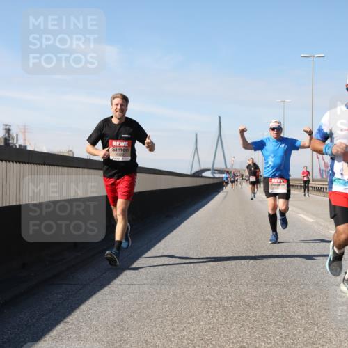 03.10.2025 - Köhlbrandbrückenlauf Yannick Fuchs http://msf.ph/oto/9185677 03.10.2025 11:43:35 Position 3 6329, 18, 23, 667, 6325 meine-sportfotos.de