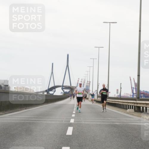 03.10.2025 - Köhlbrandbrückenlauf Matties Gatica Varas http://msf.ph/oto/9185678 03.10.2025 15:42:51 Position 3  meine-sportfotos.de