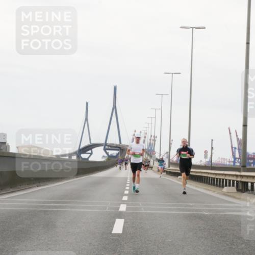 03.10.2025 - Köhlbrandbrückenlauf Matties Gatica Varas http://msf.ph/oto/9185681 03.10.2025 15:42:51 Position 3  meine-sportfotos.de