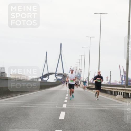 03.10.2025 - Köhlbrandbrückenlauf Matties Gatica Varas http://msf.ph/oto/9185682 03.10.2025 15:42:52 Position 3  meine-sportfotos.de