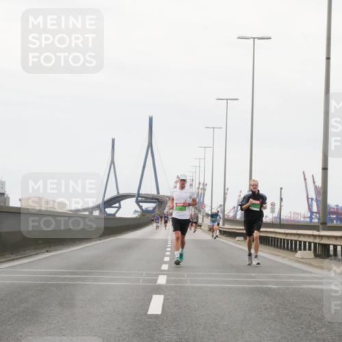 03.10.2025 - Köhlbrandbrückenlauf Matties Gatica Varas http://msf.ph/oto/9185685 03.10.2025 15:42:52 Position 3  meine-sportfotos.de