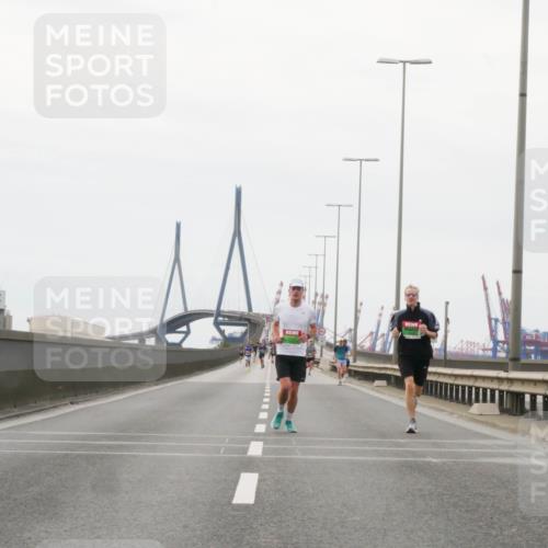 03.10.2025 - Köhlbrandbrückenlauf Matties Gatica Varas http://msf.ph/oto/9185686 03.10.2025 15:42:53 Position 3  meine-sportfotos.de