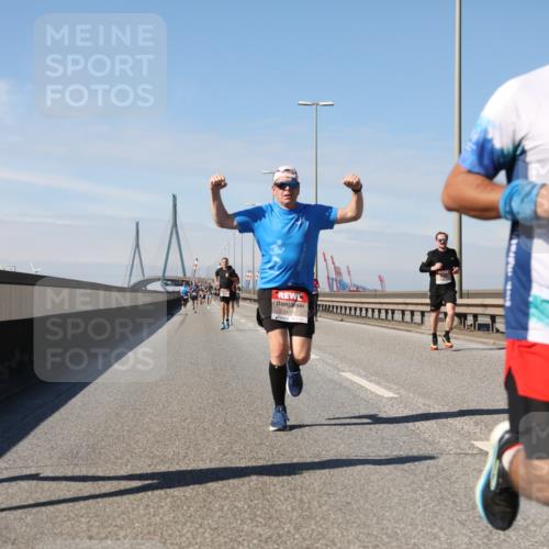 03.10.2025 - Köhlbrandbrückenlauf Yannick Fuchs http://msf.ph/oto/9185687 03.10.2025 11:43:36 Position 3 6329, 667, 6325 meine-sportfotos.de