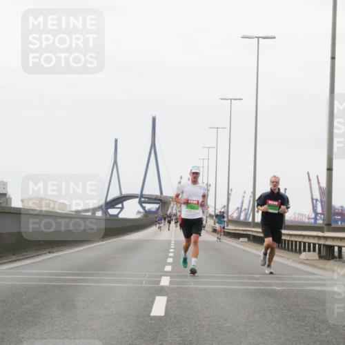 03.10.2025 - Köhlbrandbrückenlauf Matties Gatica Varas http://msf.ph/oto/9185690 03.10.2025 15:42:53 Position 3  meine-sportfotos.de